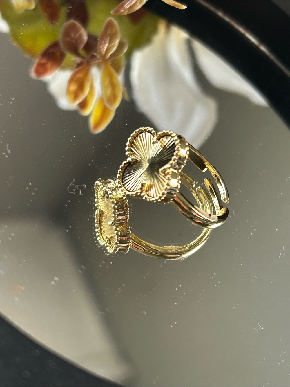 Gold Floral Clover Ring - Elegant Women's Jewelry